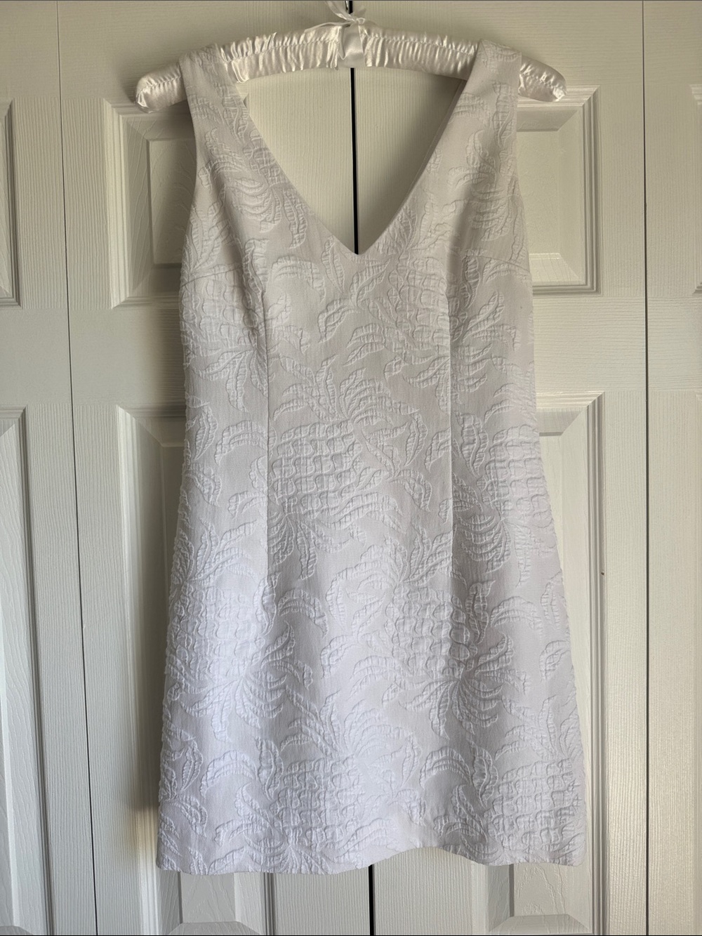 Classic Lilly Pulitzer White V-Neck Textured Shift Dress